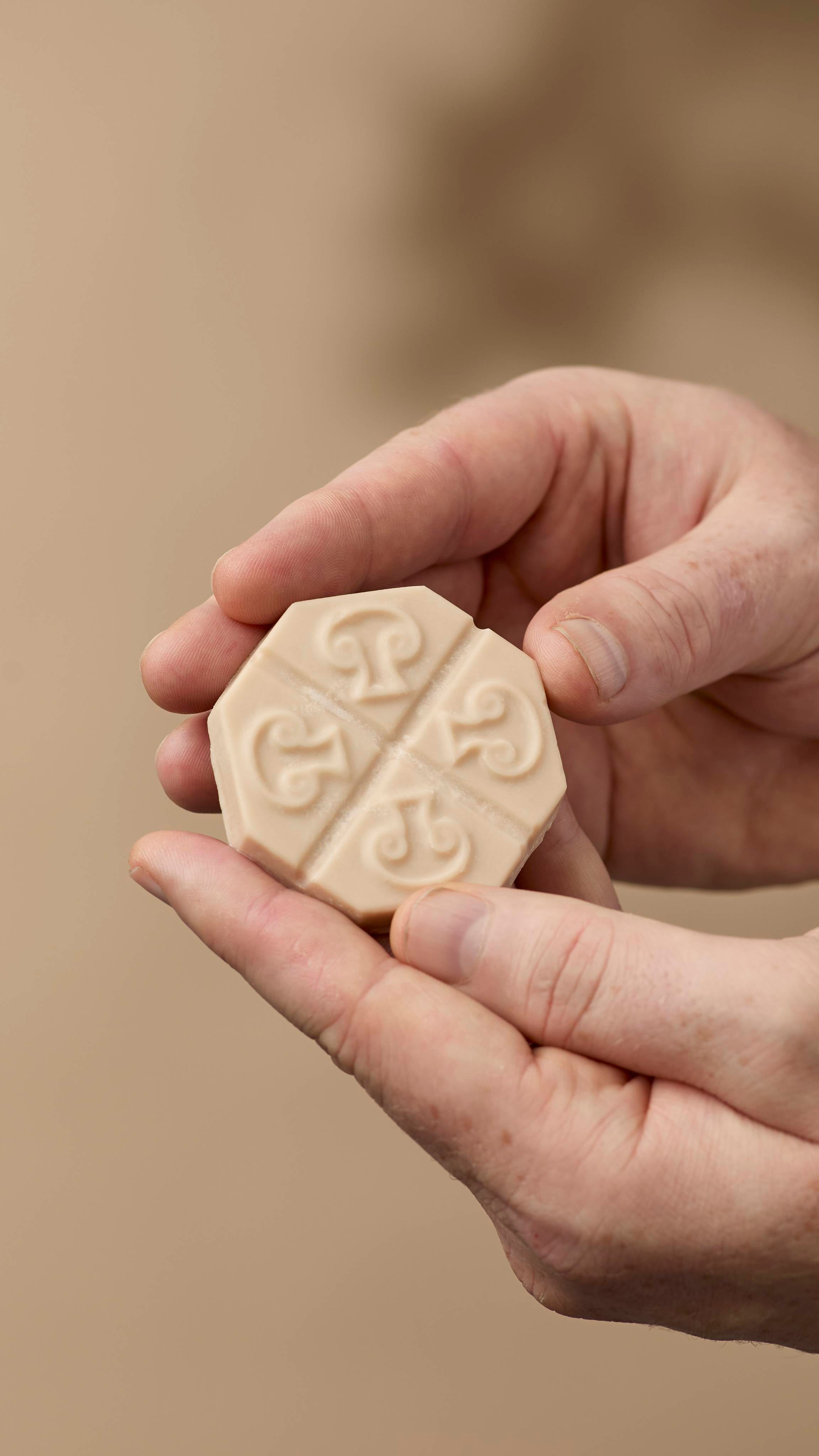 E7C710E2-3813-9F28-9F88-28E162440960